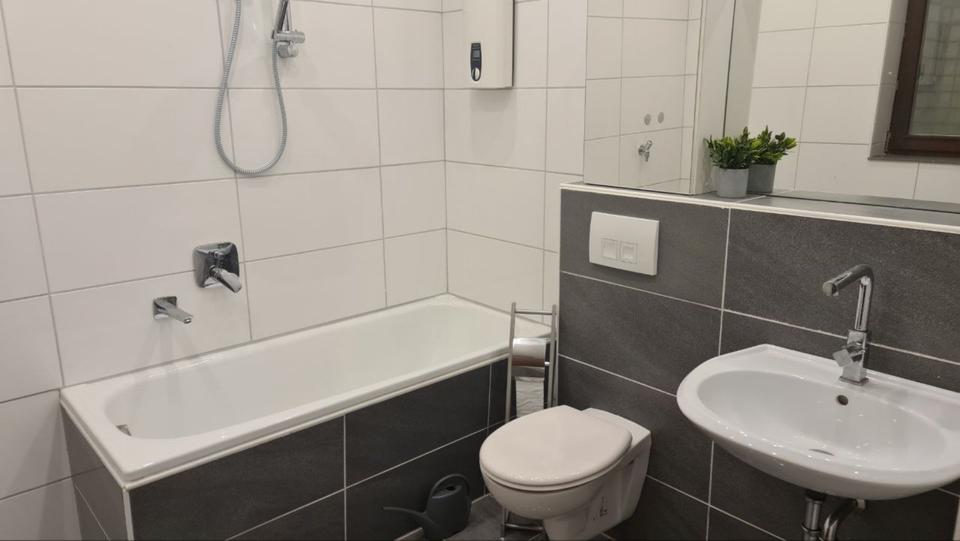 möbliert Haus im Haus 3,5 Zi Terrassen-Wgh. Garten, sep. Eing. 3 zimmer