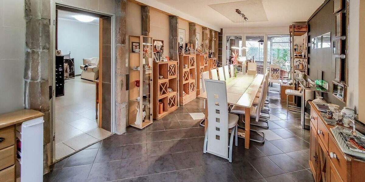 340m² - Photovoltaik - Ladesäule - Garage - Neue Heizung - Wintergarten 5 zimmer