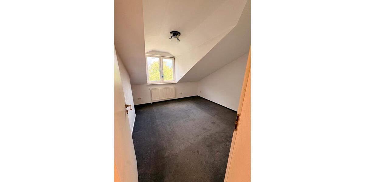 Dachgeschoßwohnung Hattingen Blankenstein - 4 Zimmer, 98 m&sup2;, 210.000&euro; | Angebot:26058813