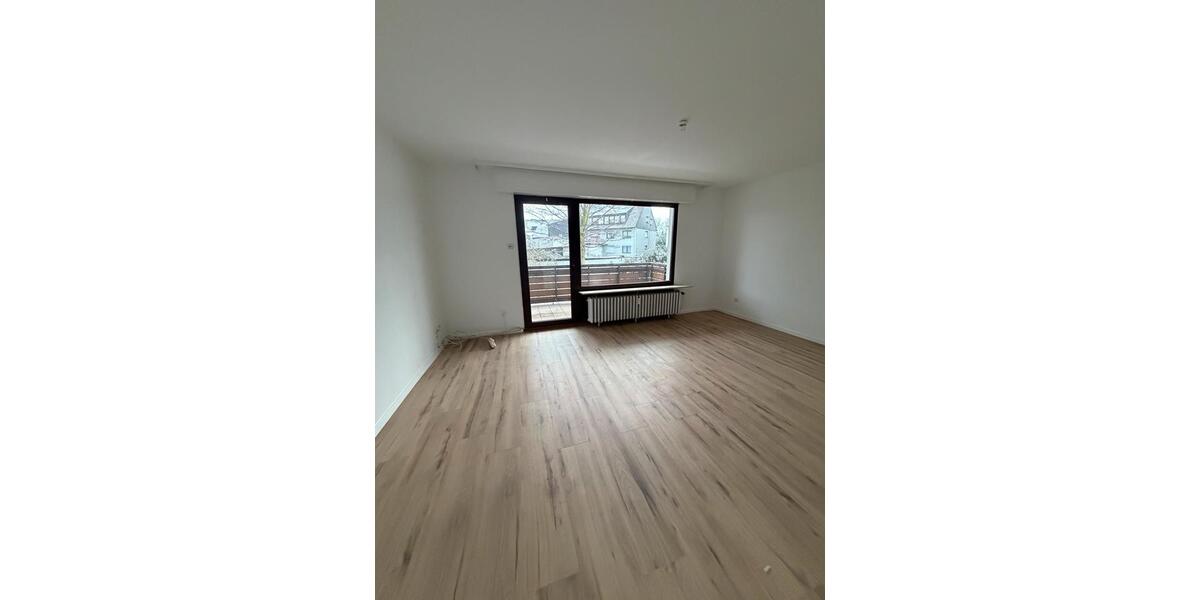 Sanierte 3,5 Zimmer Erdgeschoss Wohnung am Fröbelplatz mit Balkon 3 zimmer