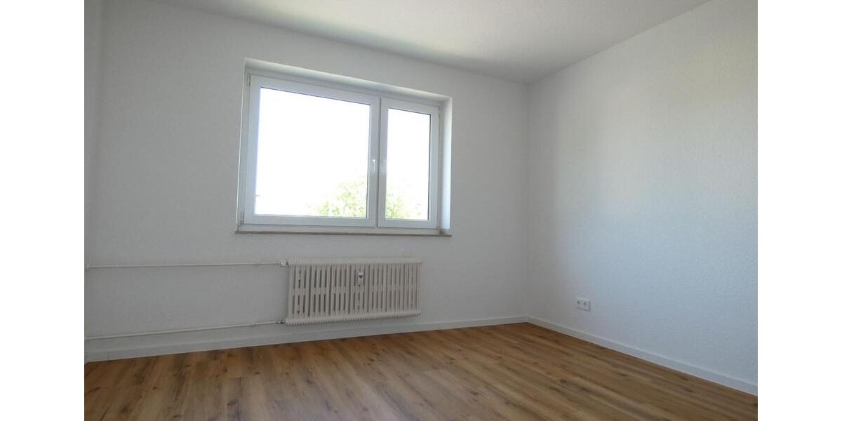 *** Attraktive 3-Zi.-Whg. mit Balkon! Erstbezug nach Sanierung! *** 3 zimmer