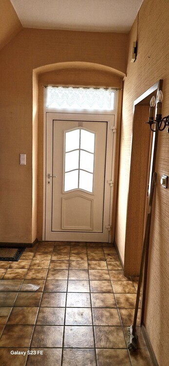 1-Fam. Haus mit Einliegerwohnung und Garagenhof zimmer