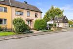 Doppelhaushälfte für bis zu 2 Familien mit großem Grundstück in ruhigem Wohnumfeld.
