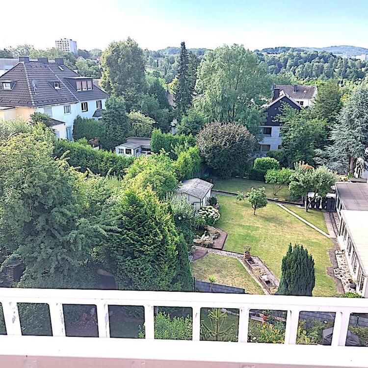 EXKL. Moderne, 4 Z., ETW, 150 qm Wfl., in RUHIHER LAGE (Erbpacht)