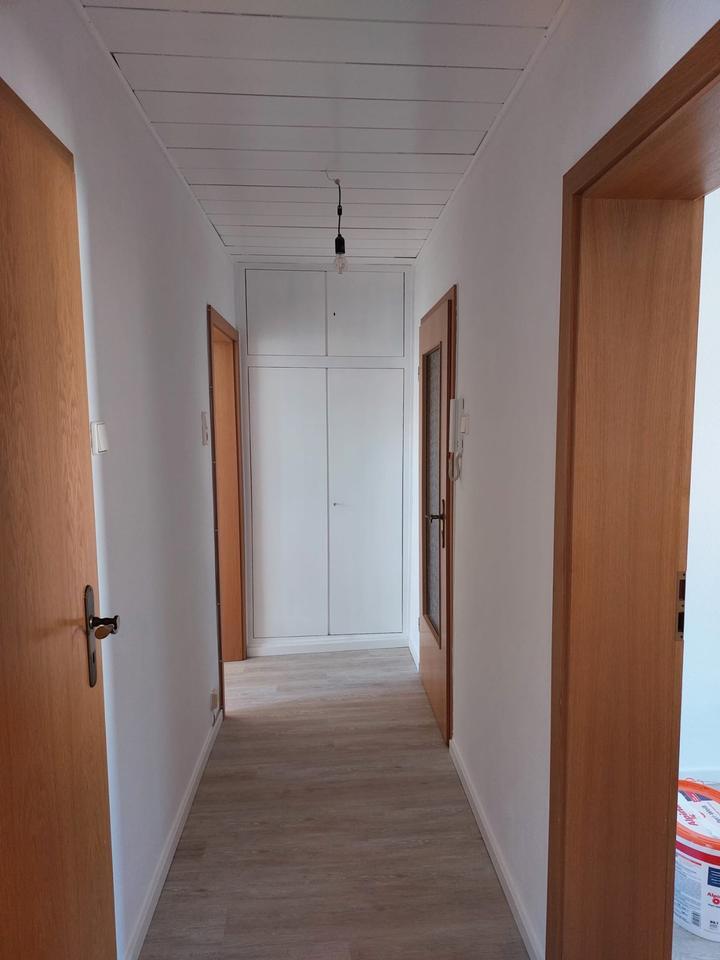 Ruhige, gepflegte frisch renovierte 2,5 Zimmer Wohnung