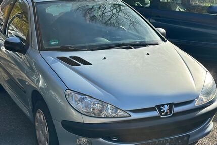 Peugeot 206 123.000 km 1.290 € Essen 45145