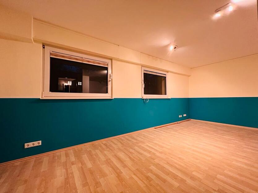 BÜRO33qm*TOP Lage Frankenstr.BREDENEY*Stark befahren+Fensterfront zimmer