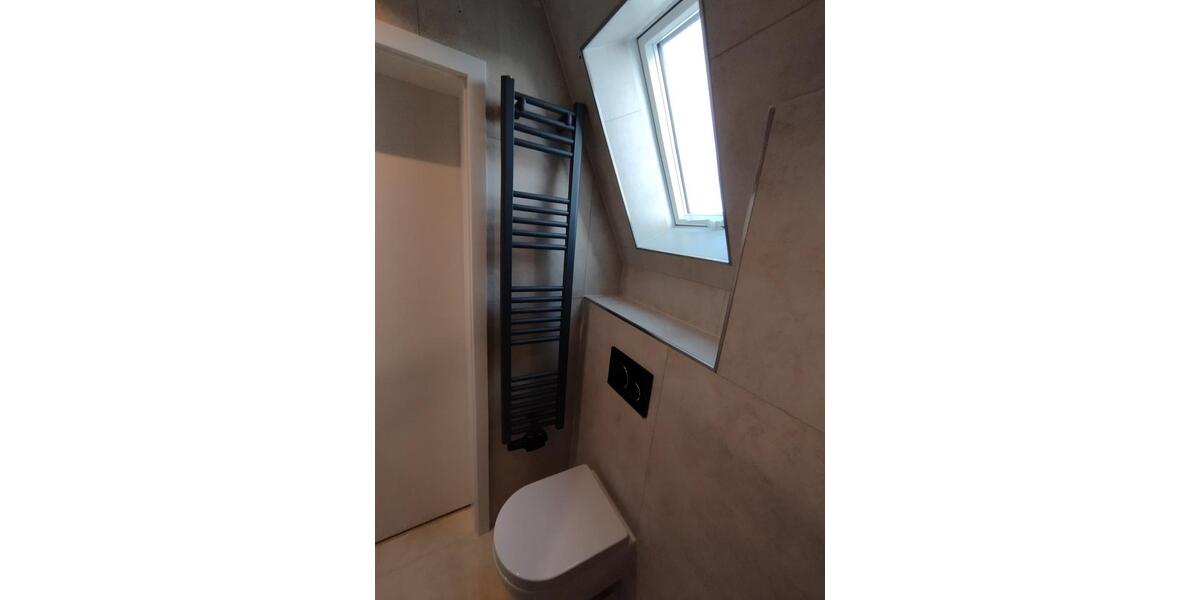 Dachgeschosswohnung ***frisch saniert und Toplage *** 3 zimmer