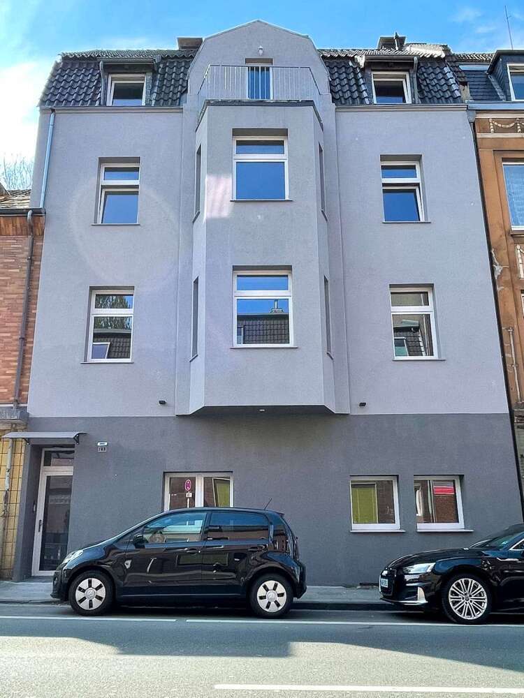 Haus zum Kaufen in Essen 810.000 € 360 m²