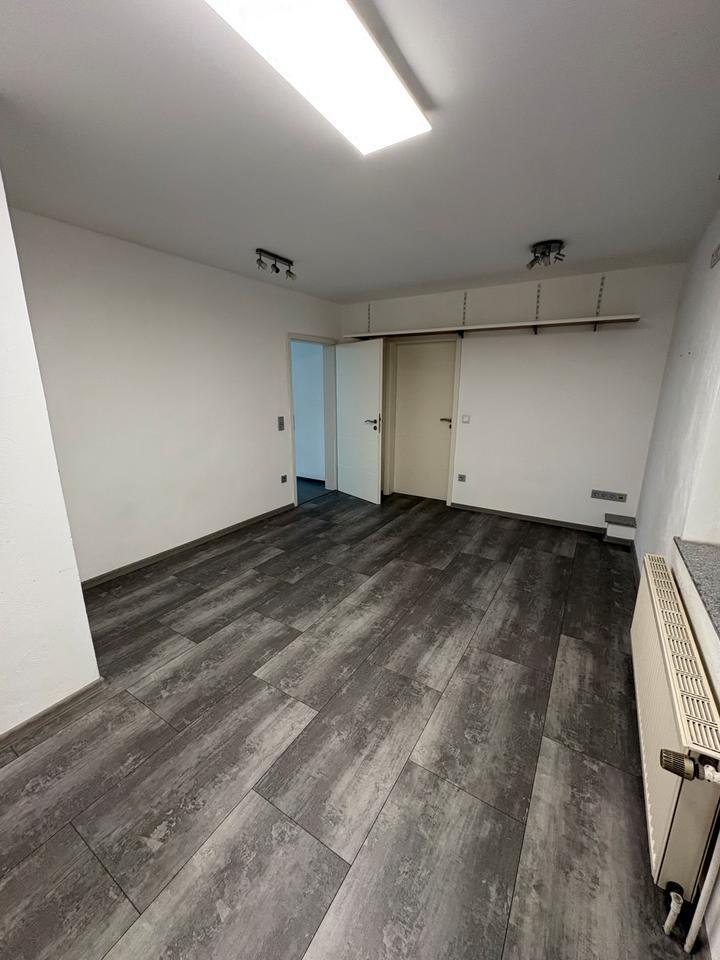 BüroStudioLokal ca.65qm,3,5Zi,Küche,2xWC C-R Bahnhofstr. zimmer