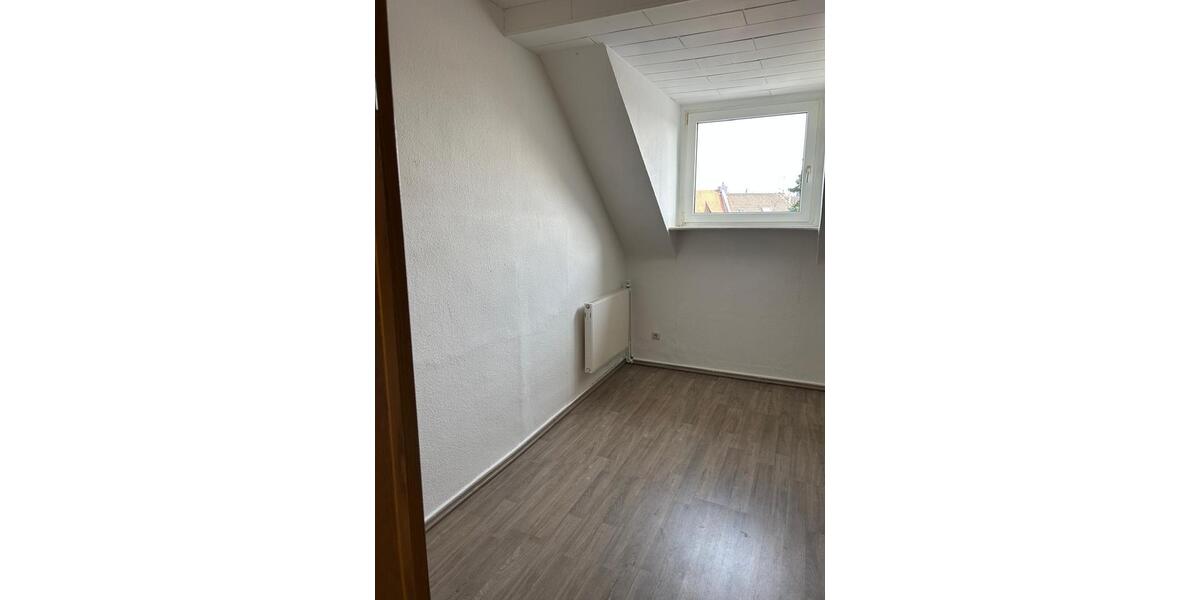 Dachgeschoßwohnung Bochum Höntrop - 3 Zimmer, 52 m&sup2;, 400&euro; | Angebot:25749473
