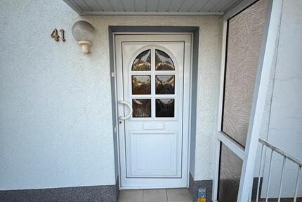 Frisch renovierte Doppelhaushälfte zu Vermieten 3.5 zimmer