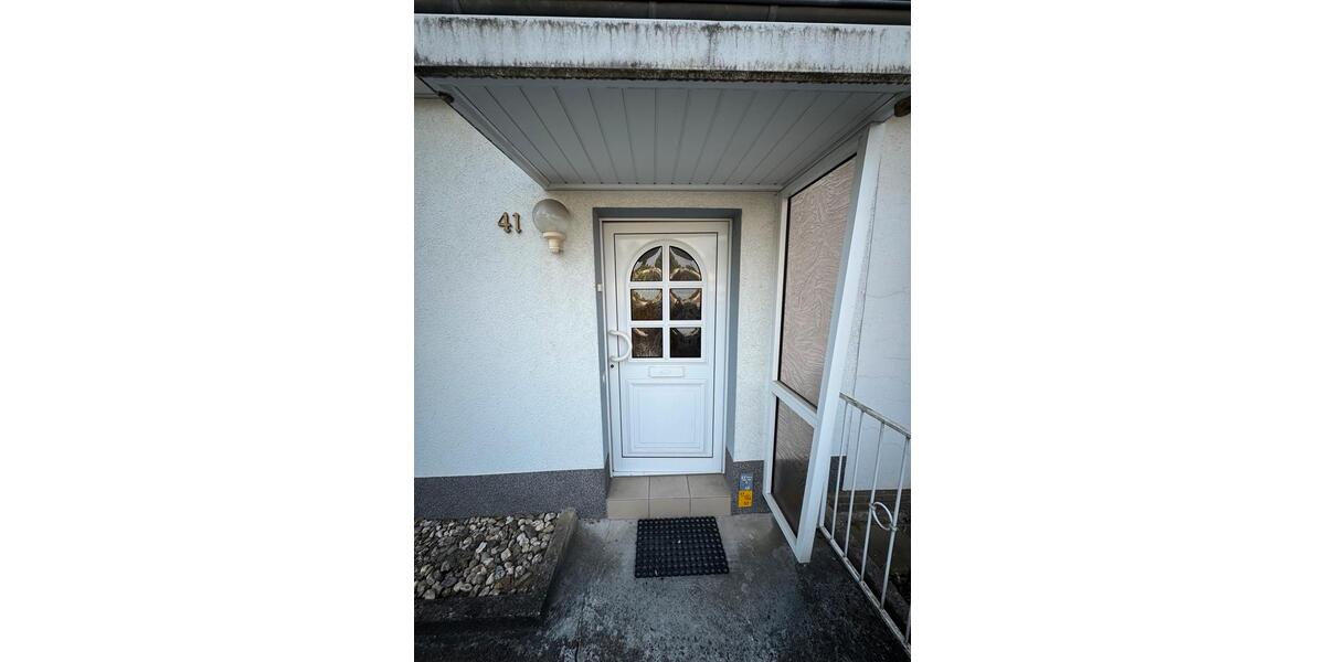 Frisch renovierte Doppelhaushälfte zu Vermieten 3.5 zimmer