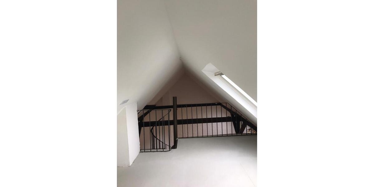 Dachgeschoßwohnung Bochum Höntrop - 4.5 Zimmer, 135 m&sup2;, 945&euro; | Angebot:24740012