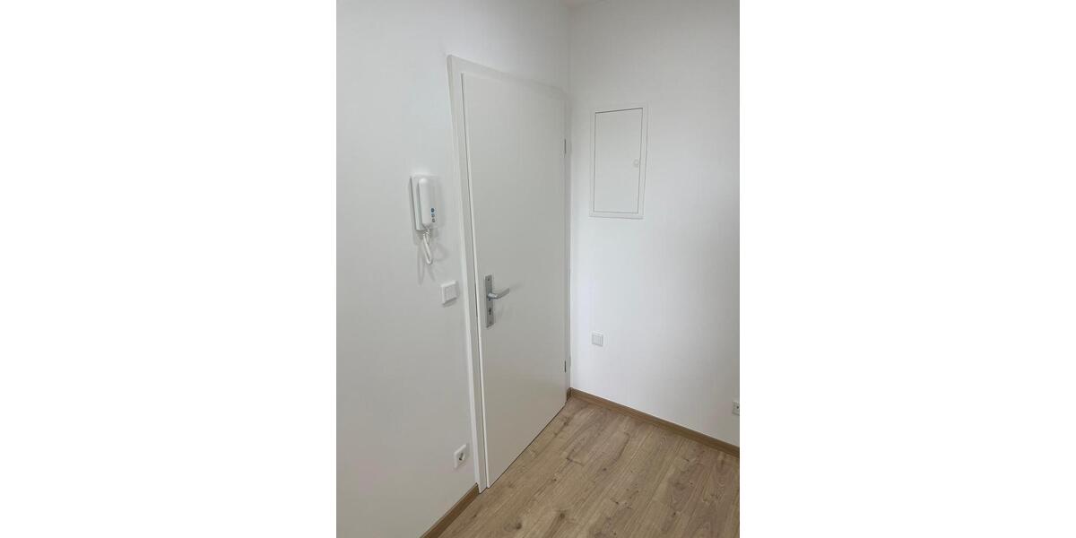 Komplett sanierte DG-Wohnung im Altbau (mit moderner Einbauküche) 3 zimmer