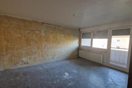 Leerstehende renovierungsbedürftige 3-Zi-Wohnung -keine Provision 3 zimmer
