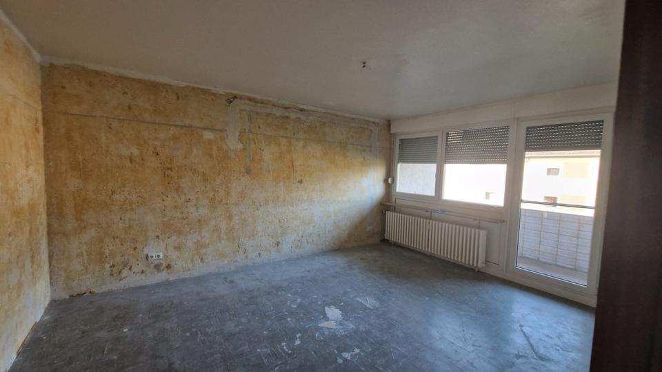 Leerstehende renovierungsbedürftige 3-Zi-Wohnung -keine Provision 3 zimmer