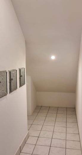 Modernes, helles sowie gemütliches Dachgeschoss mit 2 Zimmern, Küche, Diele, Bad mit Fenster