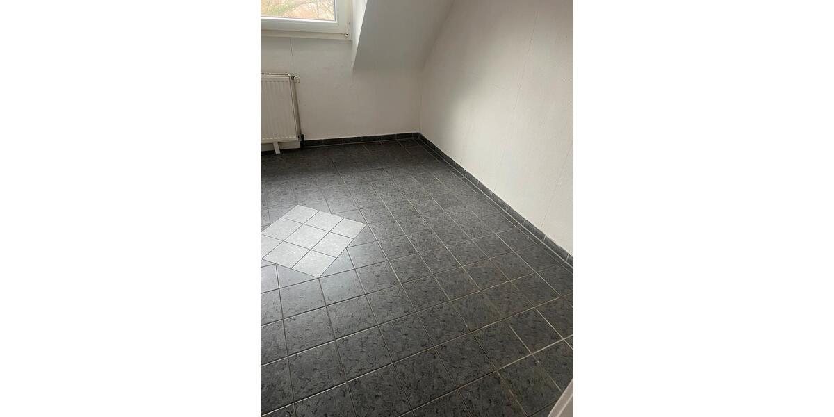 Dachgeschoßwohnung Oberhausen Biefang - 3.5 Zimmer, 78 m&sup2;, 750&euro; | Angebot:24480098