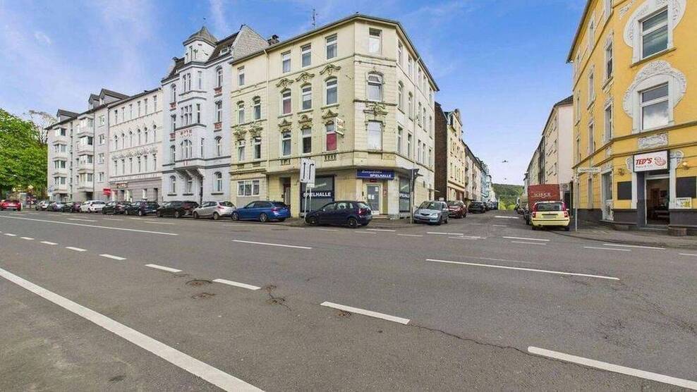 Charmante AltbauWohnung im Erdgeschoss - bezugsfrei. Parkplatz!