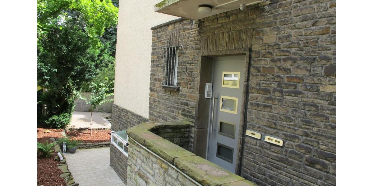 Stadtvilla in Bestlage, eine Wohnung pro Etage, Gartenmitnutzung 3.5 zimmer