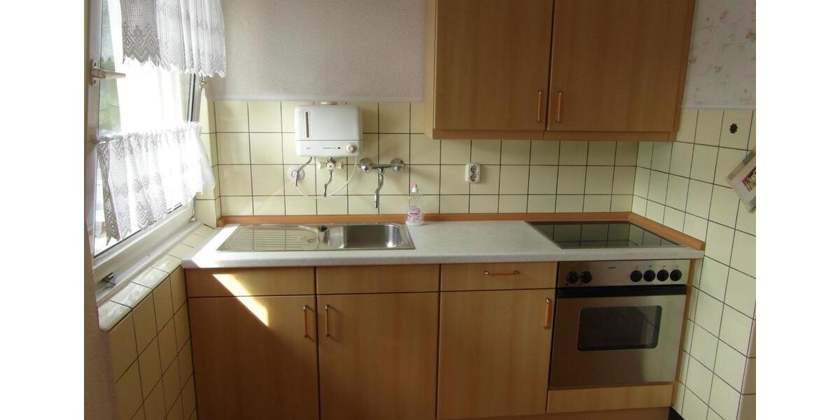 Wohnhaus mit aktuell zwei Wohnungen, einem Gästezimmer und Keller zimmer