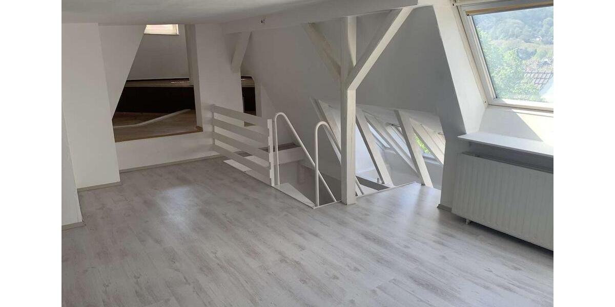 Galeriewohnung mit 98 m² Wfl. und Küchenzeile im Dachgeschoss 3 zimmer