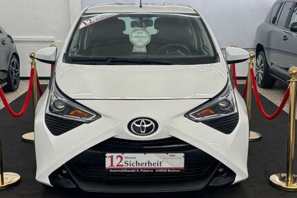 Toyota Aygo (X) 41.600 km 9.600 &euro; Oberhausen 46049