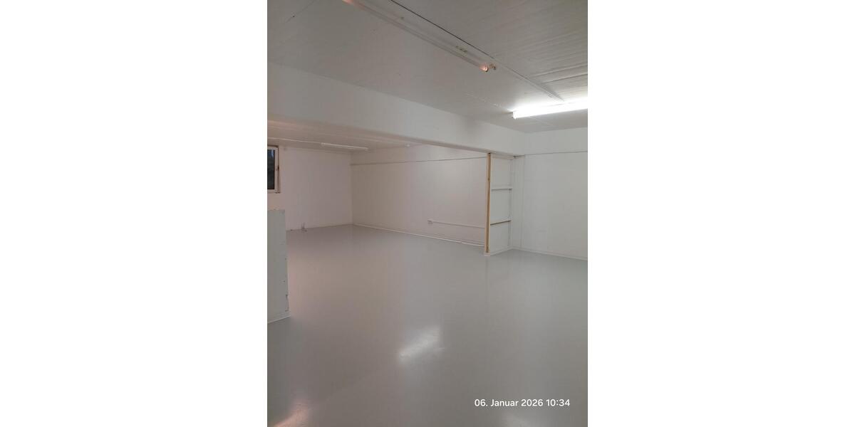 Ebenerdiges kleines Lager ohne Stufen und guter Anbindung zimmer