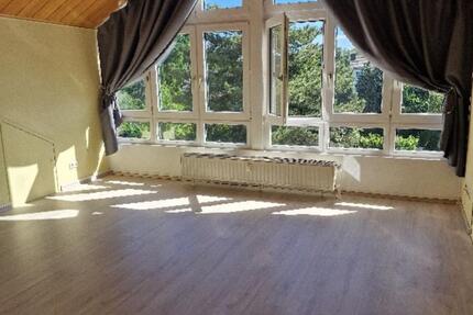 Helle , freundliche DG Wohnung 2Z KDB von Privat