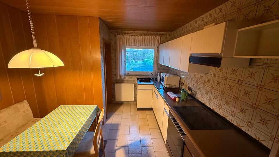 Doppelhaushälfte, großes Grundstück, Doppelgarage, unterkellert 7 zimmer