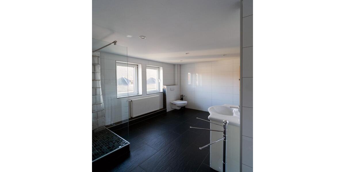 Hochwertig kernsanierte Dachgeschoss 2,5 Zimmer-Wohnung 61qm² 2 zimmer