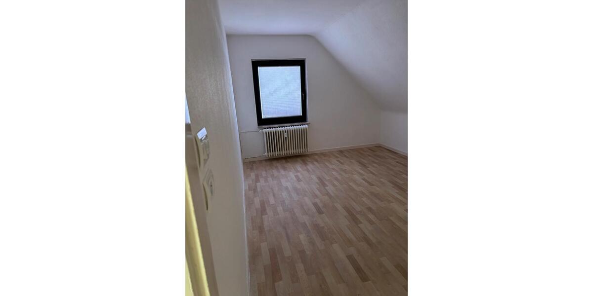Dachgeschoßwohnung Oberhausen Biefang - 3.5 Zimmer, 72 m&sup2;, 860&euro; | Angebot:26336385