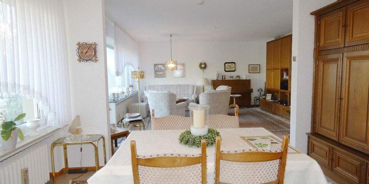 Geräumig - Gepflegt - mit 2 Wohneinheiten, 2 Garagen, Garten, Balkon, Terrasse ... 7 zimmer