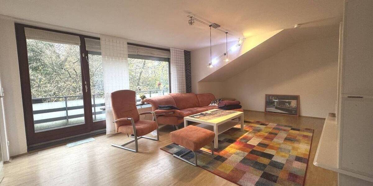 Komfortable Wohnung im Dachgeschoss mit Terrasse - aktuell leerstehend! 2 zimmer