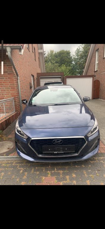 Hyundai i30 72.500 km 11.300 € Gelsenkirchen 45879