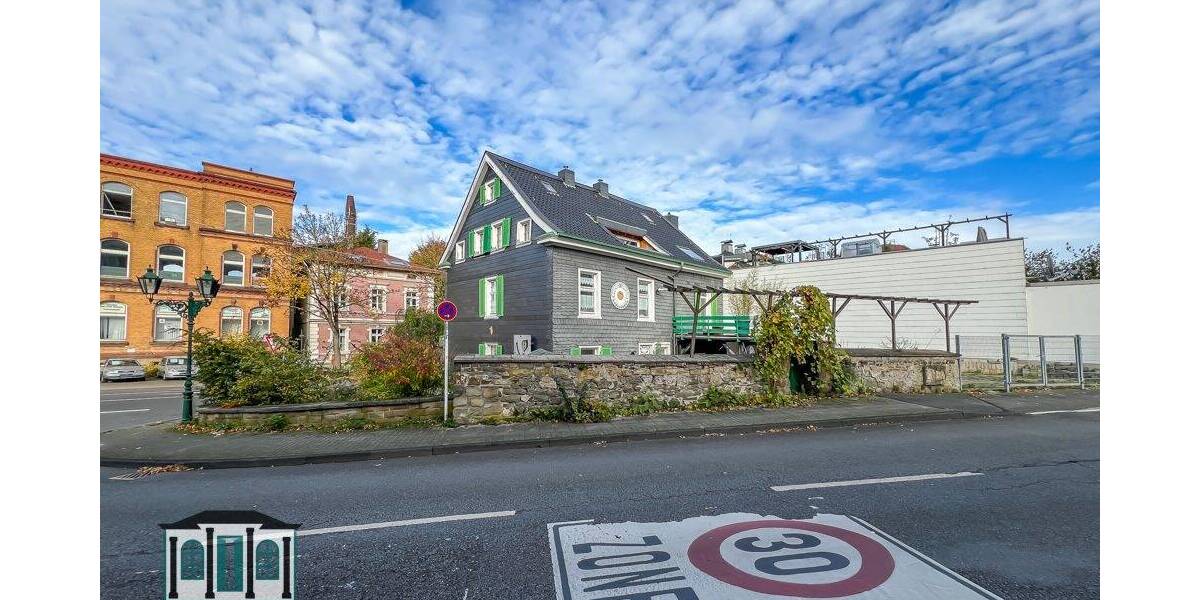 Denkmalschutz trifft Investitionschance: Dreiparteienhaus mit Entwicklungspotenzial 1 zimmer