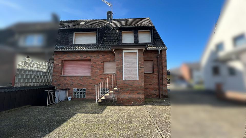 Doppelhaushälfte, großes Grundstück, Doppelgarage, unterkellert 7 zimmer