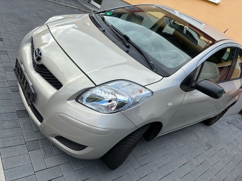 Toyota Yaris 187.000 km 2.799 € Dortmund 44287