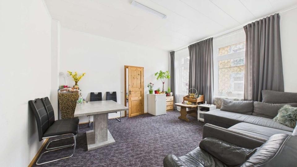 Renditestarkes Paket ca. 6 % - Vier Wohnungen in einem Haus. zimmer