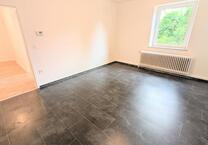 **Was will man mehr? +frisch gestrichen +Laminat +neues Tageslichbad +eigener Garten**