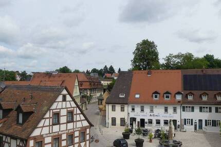 Schöne und zentrale 3 Zimmer Wohnung in Heilsbronn!