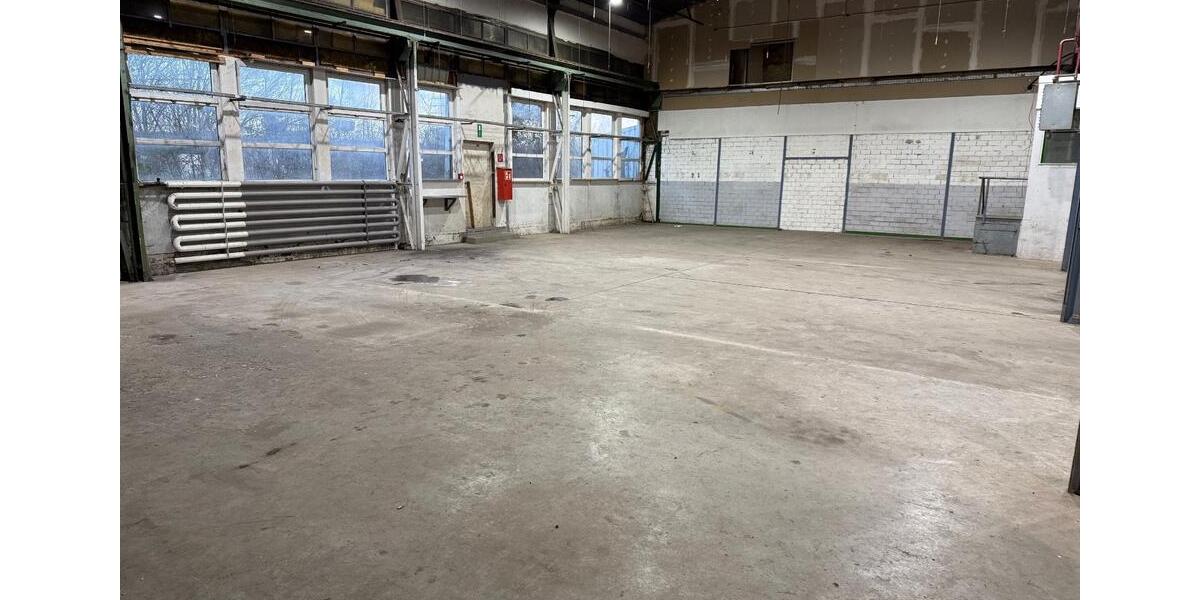 694 m² Lagerhalle mit Büro und Stellplätzen in zentraler Lage zimmer