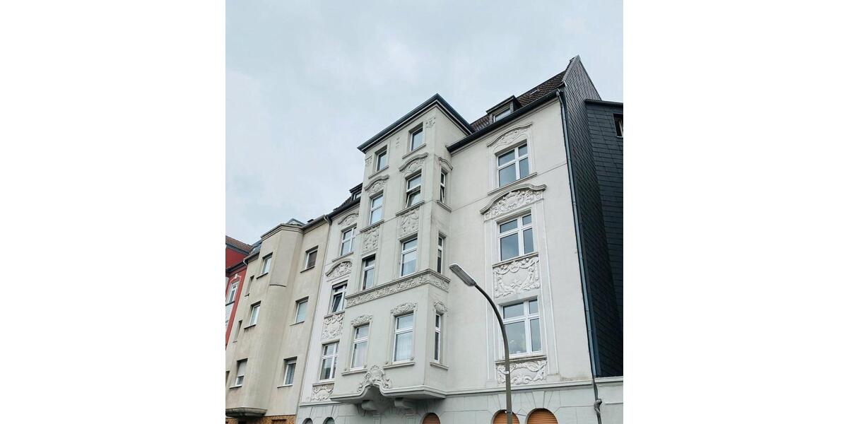 Stilvolle 4-Zimmer-Wohnung mit EBK – monatsmietfrei zur Selbstrenovierung 4 zimmer