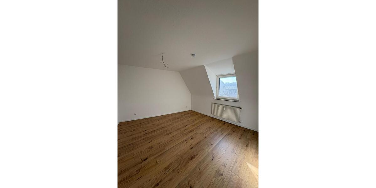 Dachgeschoßwohnung Essen Stadtbezirk VII - 3 Zimmer, 62 m&sup2;, 560&euro; | Angebot:24671020