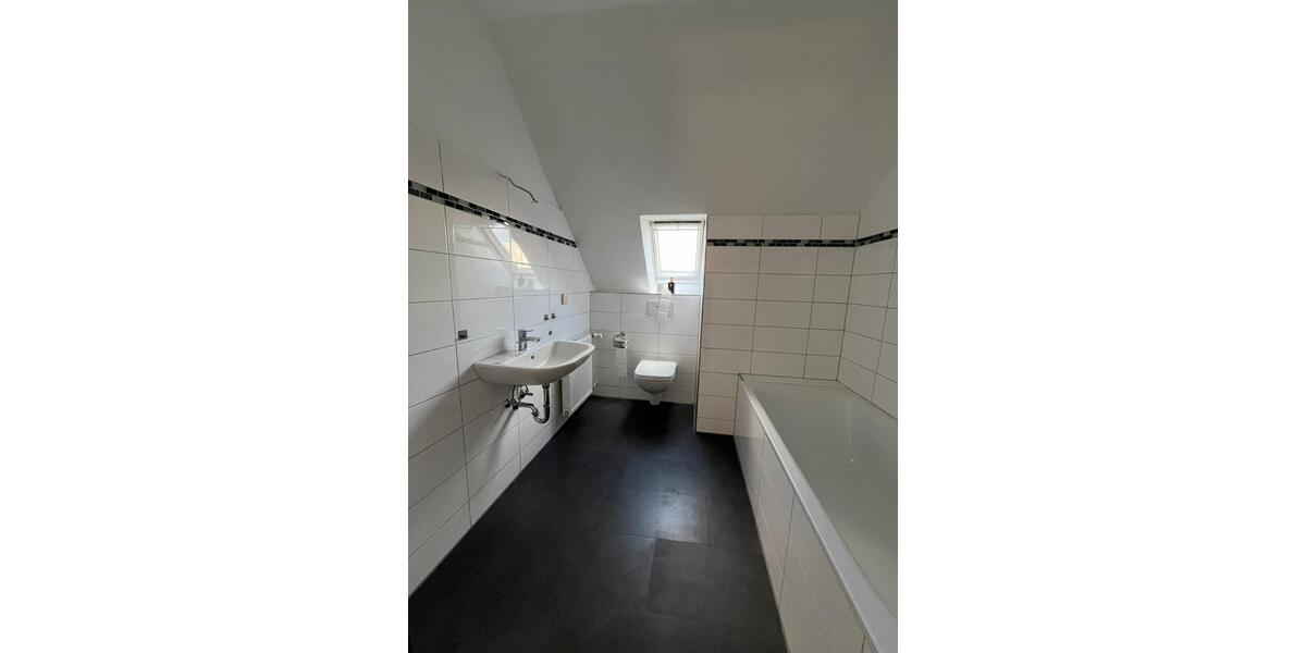 Dachgeschoßwohnung Bochum Höntrop - 4.5 Zimmer, 135 m&sup2;, 945&euro; | Angebot:26034991