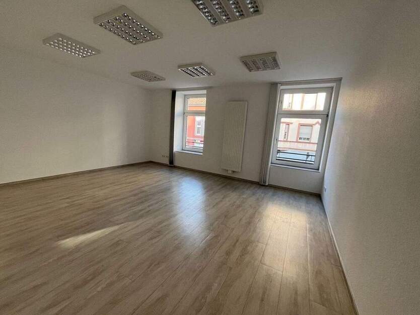 Attraktive GewerbeImmobilie zur Vermietung in Hagen - Moderne Bürofläche in Top-Lage mit Aufzug und Stellplatz!