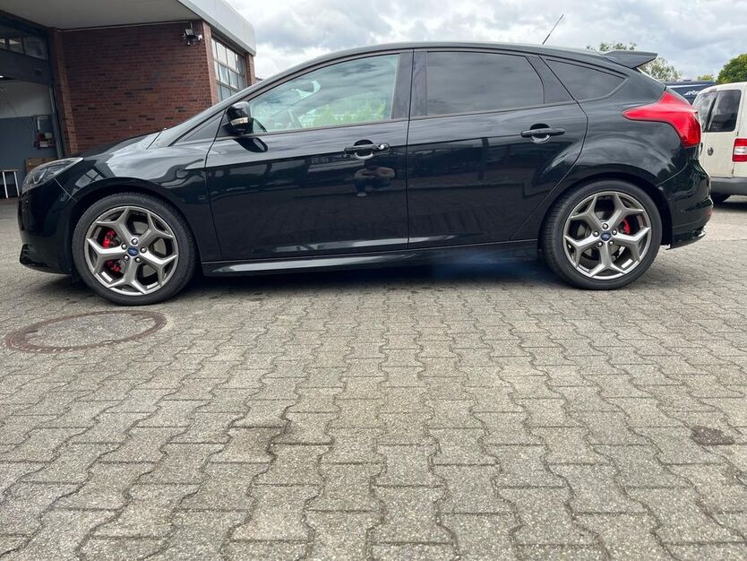 Ford Focus 136.500 km 12.200 € Marl 45768