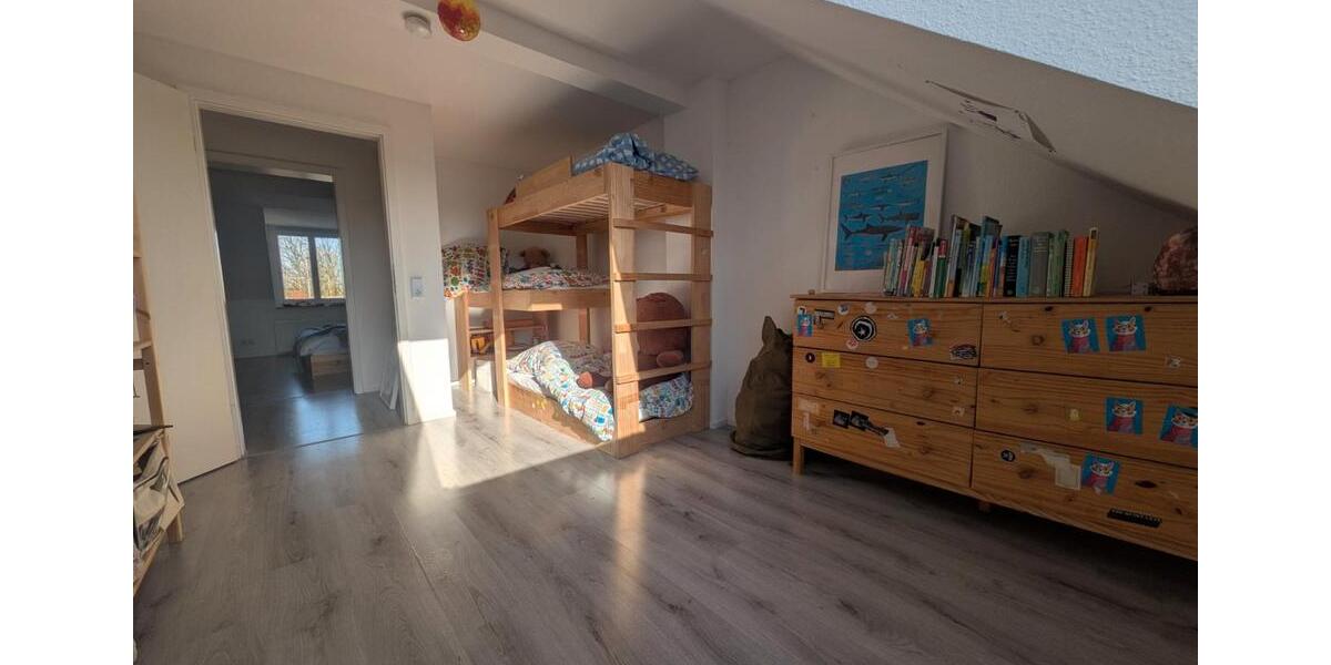 Dachgeschoßwohnung Bochum Günnigfeld - 4 Zimmer, 110 m&sup2;, 1.175&euro; | Angebot:26229036
