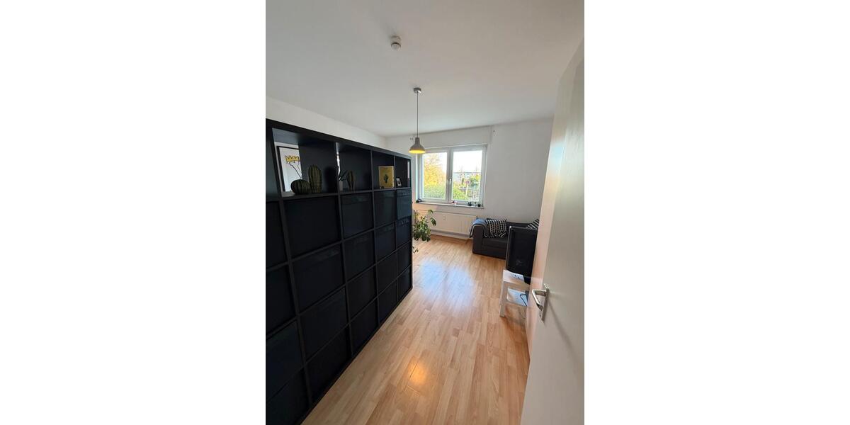 Erdgeschoßwohnung Essen Stadtbezirk III - 1 Zimmer, 33 m&sup2;, 305&euro; | Angebot:25780062